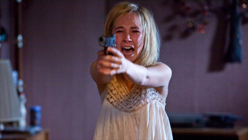 o-skinothetis-tou-eksorkisti-epistrefei-stis-aithouses