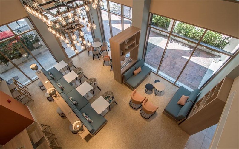 ksenodoxeia-stin-athina-pente-protaseis-gia-tin-teleia-diamoni-stin-poli