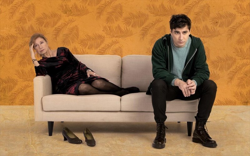 to-xelidoni-me-sofia-seirli-kai-basili-maurogeorgiou-petaei-sto-mikro-gkloria