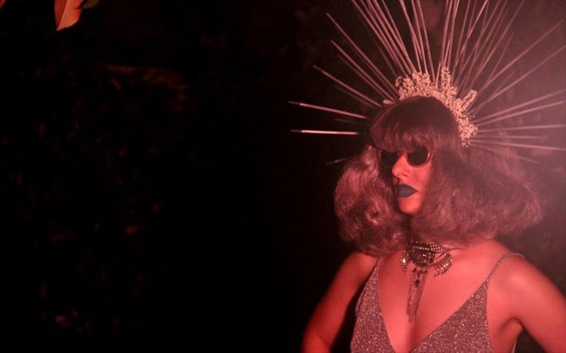 yawth-mia-koubenta-me-tous-dimiourgous-tis-tainias-gia-ti-genia-tou-instagram-kai-tou-snapchat