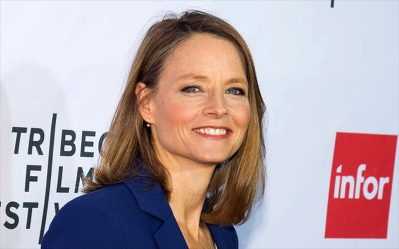 to-black-mirror-epistrefei-me-ti-Jodie-foster