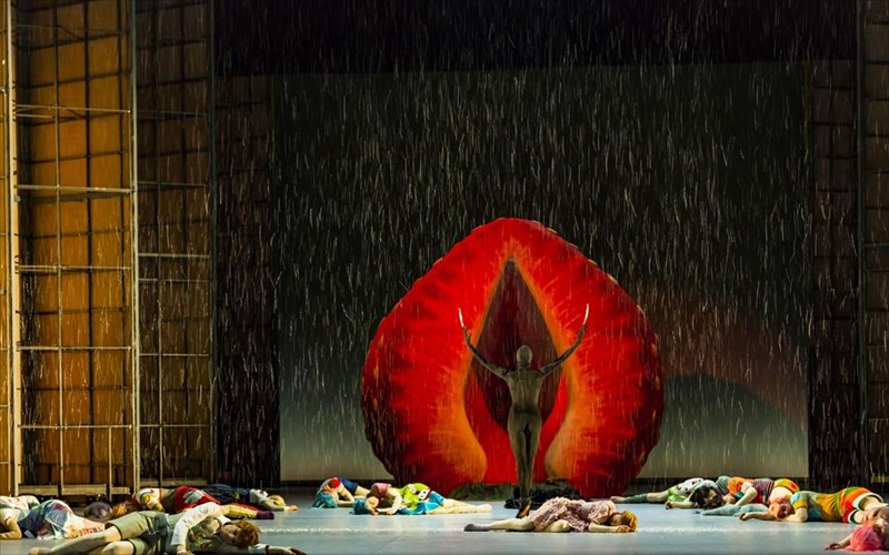 i-oraia-koimomeni-ksupna-sto-kentro-politismou-idruma-stauros-niarxos