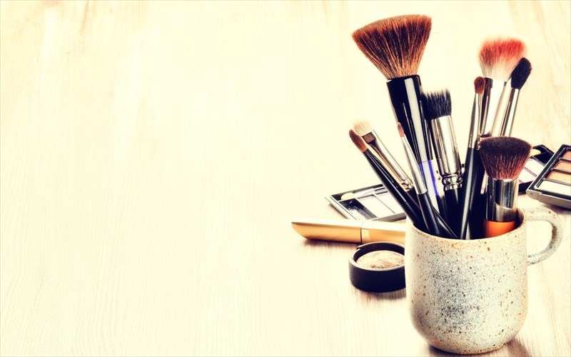 ta-aparaitita-ergaleia-tis-omorfias