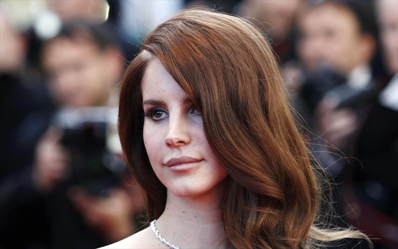 oikogeneiaki-upothesi-to-epomeno-binteoklip-tis-lana-del-rey