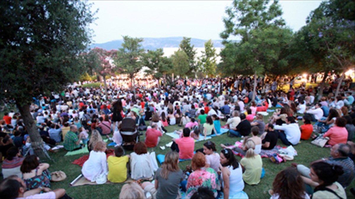 nuxterines-melodikes-periigiseis-ston-kipo-tou-megarou