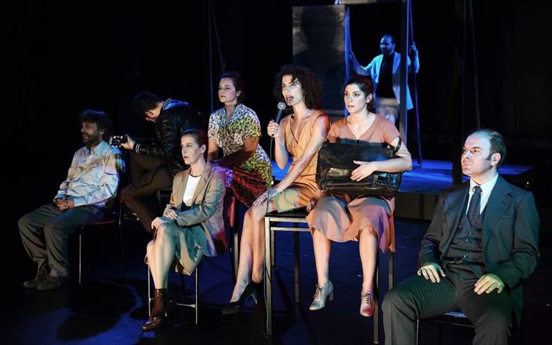 ergastiri-tou-mina-me-ton-skinotheti-tou-fintanaki-anesti-aza