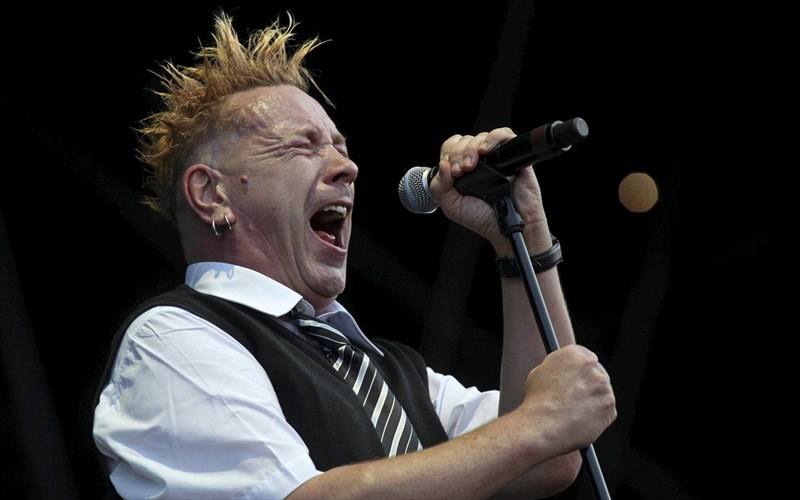 o-tragoudistis-ton-sex-pistols-kathodon-pros-tin-eurovision