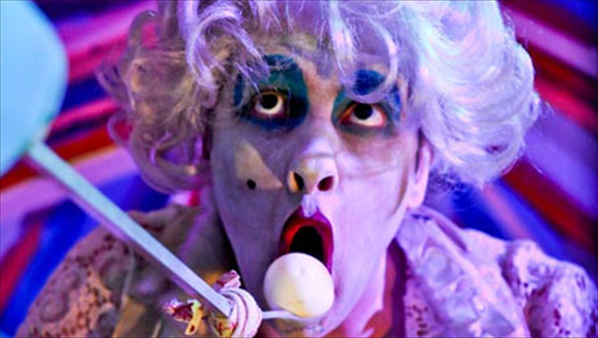 o-polumixanos-John-bock-epistrefei-giadialeksi