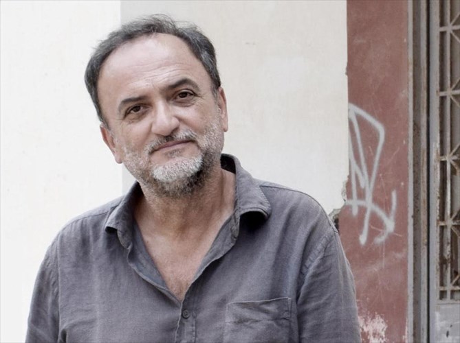 ta-efta-leuka-poukamisa-tou-thodori-gkoni