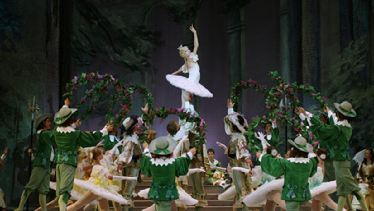 i-oraia-koimomeni-mia-xoreutiki-uperparagogi