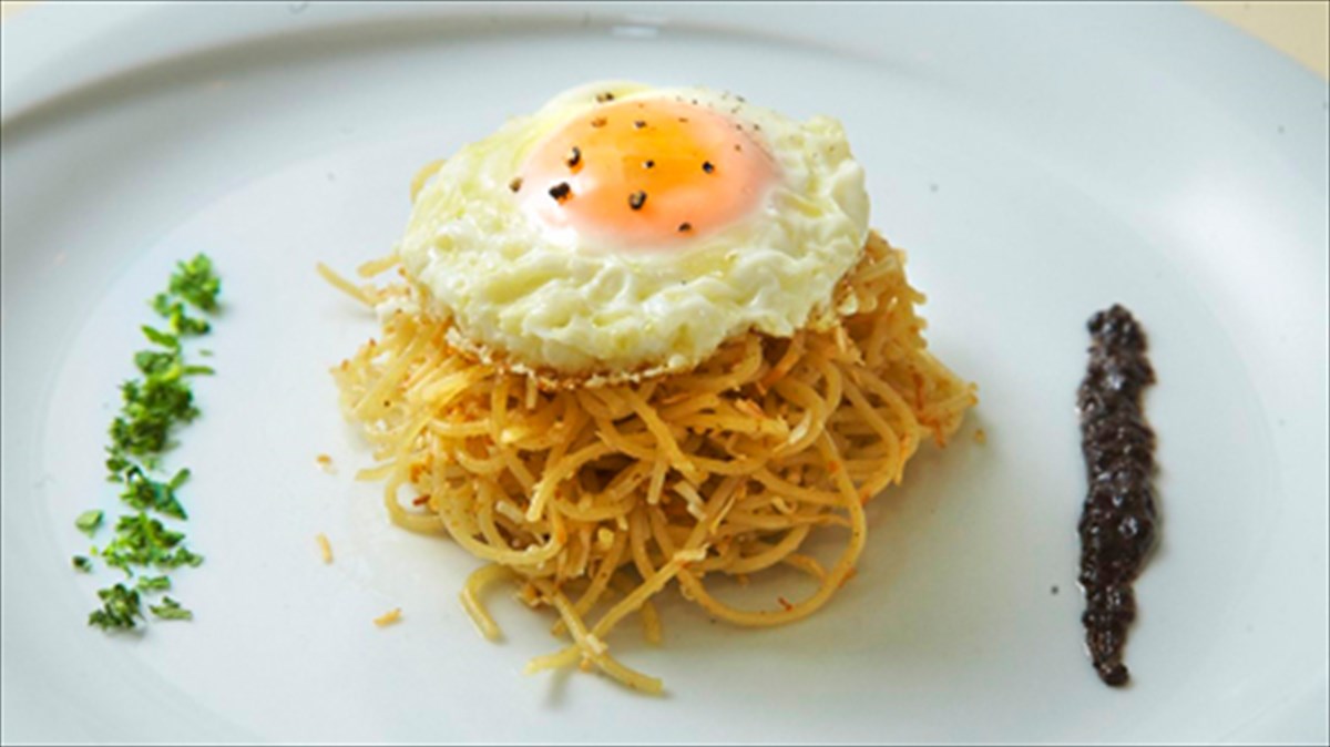 duo-diethneis-diakriseis-gia-tin-elliniki-estiasi-kai-oinopoiia