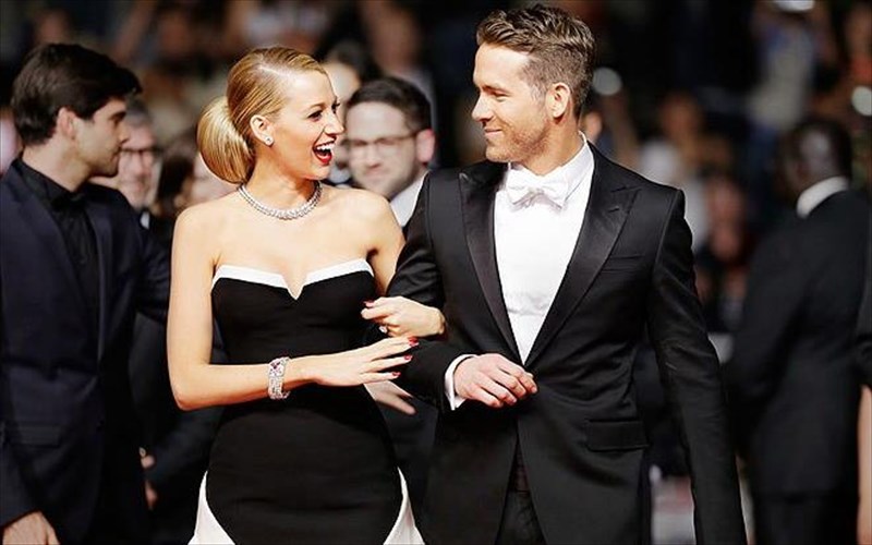 kserete-ti-simainei-white-tie