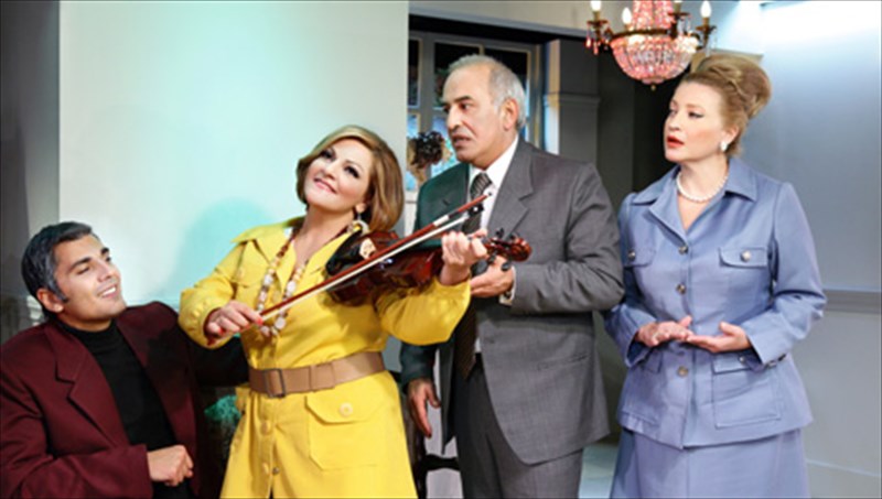 i-biku-stauropoulou-metamorfonetai-se-mia-treli-treli-sarantara