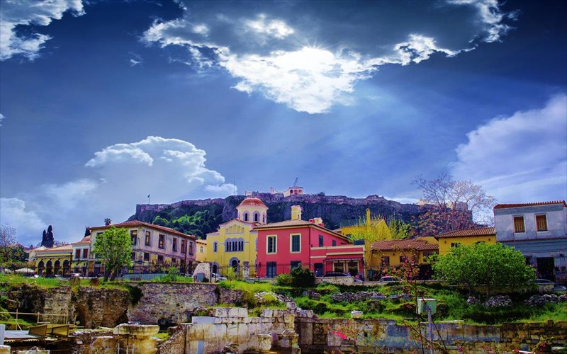 to-bbc-ektheiazei-tin-athina-ti-filoksenia-kai-tis-omorfies-tis