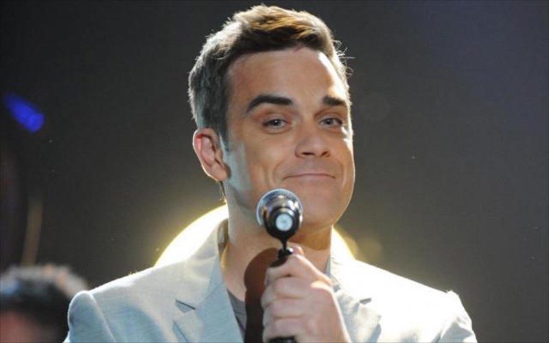 o-robbie-williams-milise-gia-tis-prosfates-peripeteies-me-tin-ugeia-tou