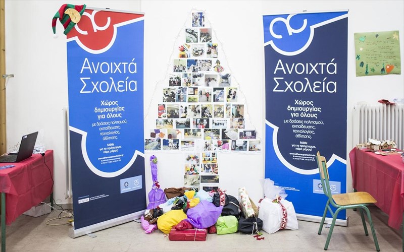 xristougenna-sta-anoixta-sxoleia-tou-dimou-athinaion-kaioi-geitonies-zontaneuoun