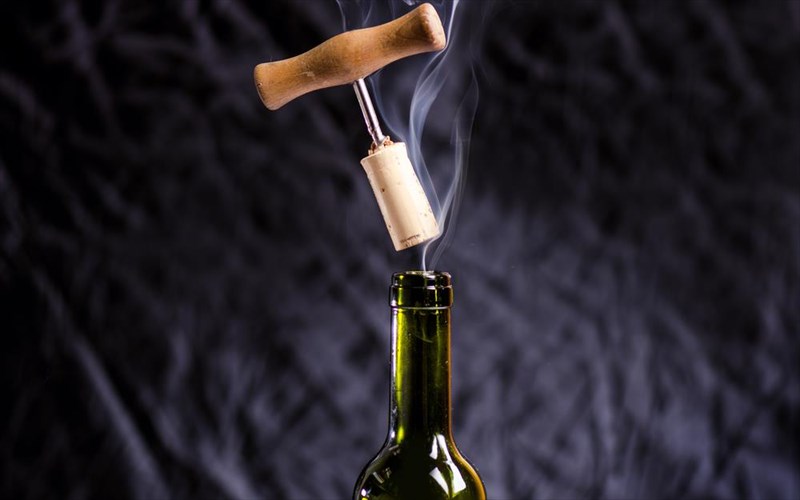 ti-ennooume-otan-leme-oti-ena-krasi-bgazei-mpanana