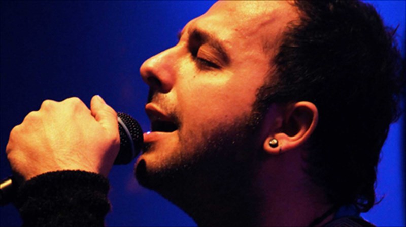 neo-aima-gemizei-ton-stauro-tou-notou