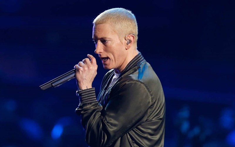 o-eminem-einai-makaronas-kai-den-to-krubei