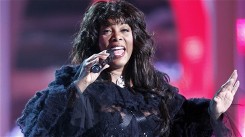 i-donna-summer-upopsifia-gia-to-rock-and-roll-hall-of-fame
