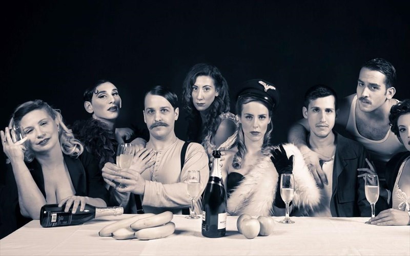 o-petros-zoulias-ftanei-sta-akra-sto-theatro-xora