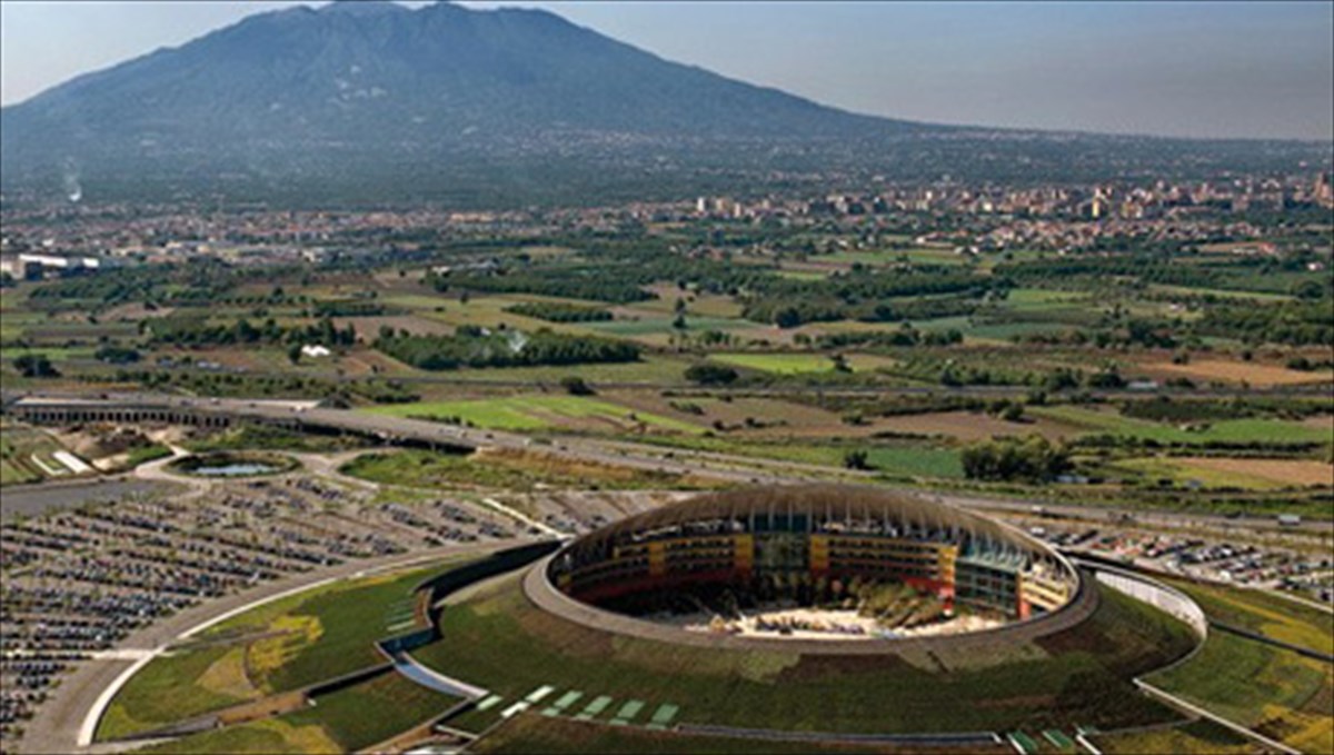 ta-pio-idiaitera-emporika-kentra-ston-kosmo