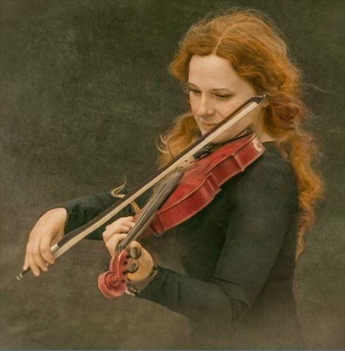 o-dimos-athinaion-upodexetai-to-neo-etos-sto-thiseio-me-rempoutsika-rizou-kai-mouzouraki