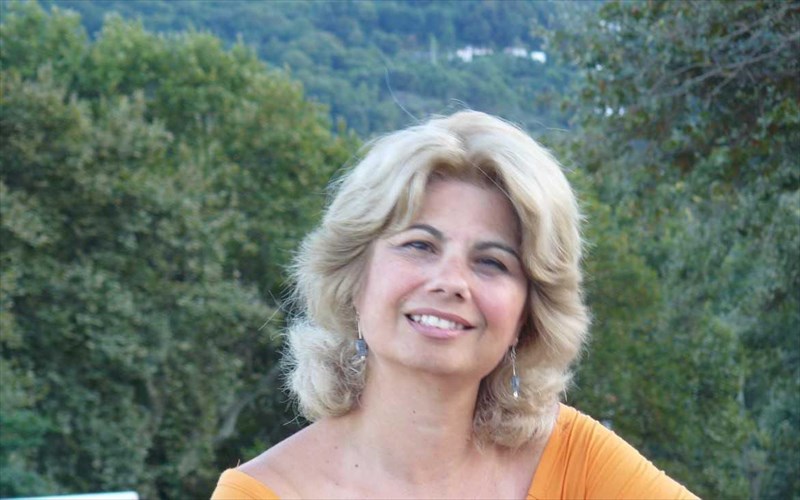 i-persa-koumoutsi-thumatai-ta-ksexorista-xristougenna-pou-perase-sto-lito-saloni-enos-girokomeiou