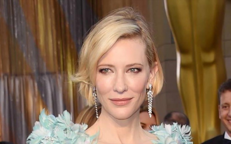 i-cate-blanchett-epikefalis-tis-kritikis-epitropis-stis-kannes