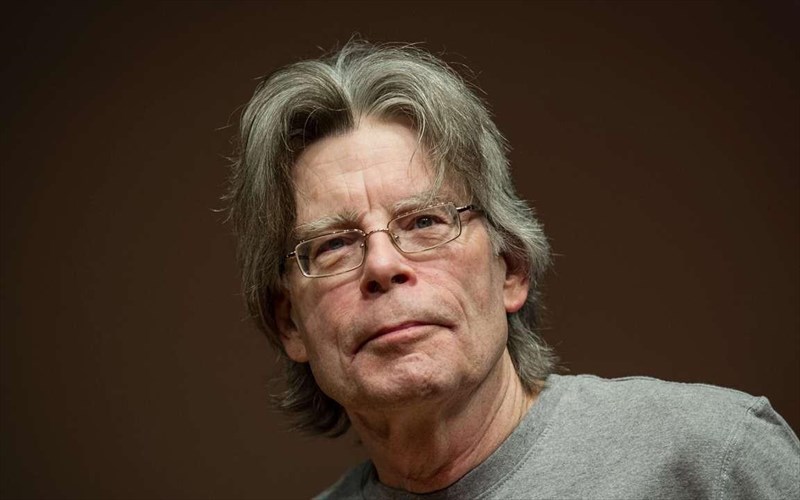 the-outsider-o-stephen-king-epistrefei-ton-maio-me-neo-astunomiko-muthistorima