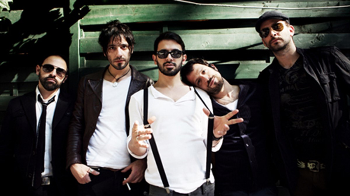 rok-bradia-apo-duo-neanika-sximata-sto-k44