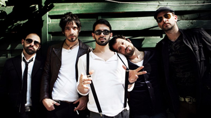 rok-bradia-apo-duo-neanika-sximata-sto-k44