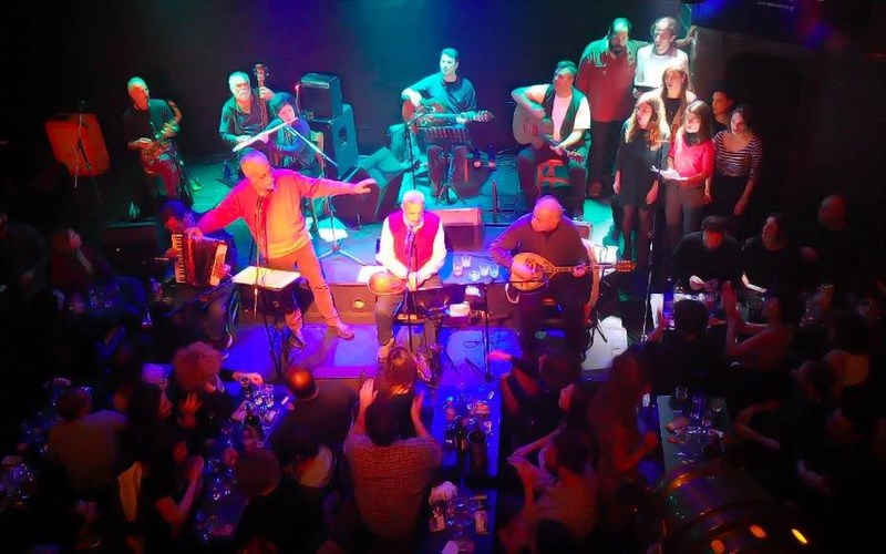 oi-xeimerinoi-kolumbites-se-mia-sui-generis-sunaulia-sto-kremlino-tou-peiraia