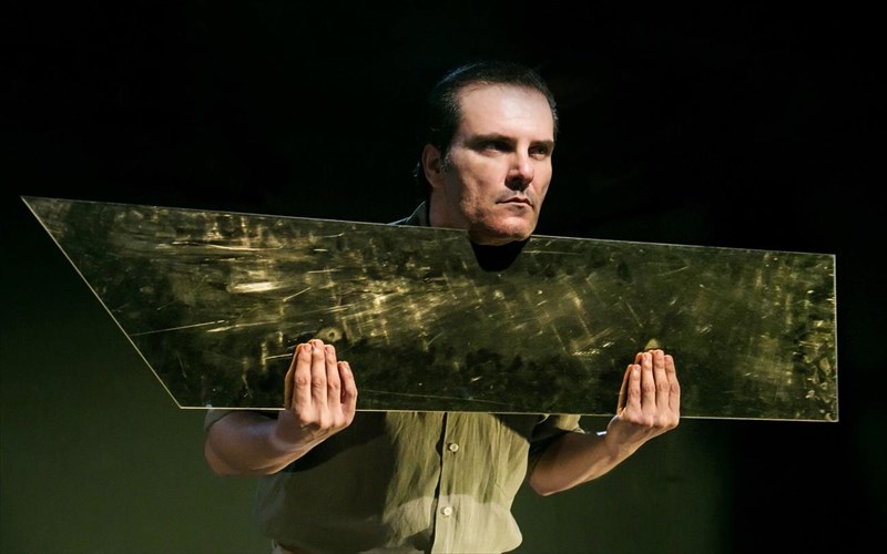 paratasi-parastaseon-gia-ton-kseno-sto-apo-mixanis-theatro