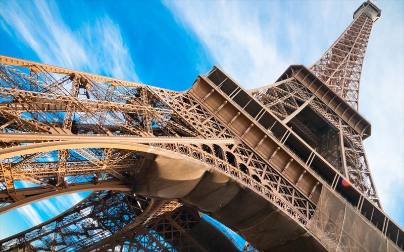 pos-na-glitosete-tin-anamoni-ston-purgo-tou-aifel