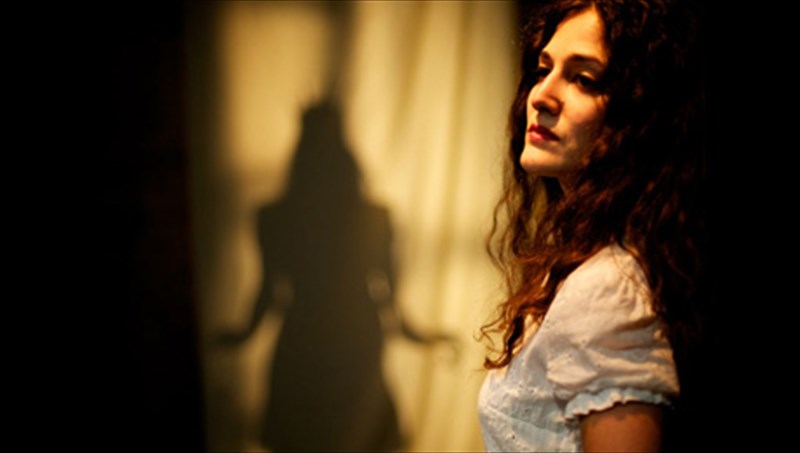 m-karapanouoi-lukoi-tis-paidikis-ilikias-epistrefoun-sto-theatro