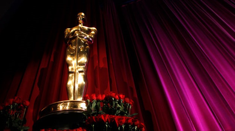 o-theios-oskar-den-agapa-to-oraio-fulo