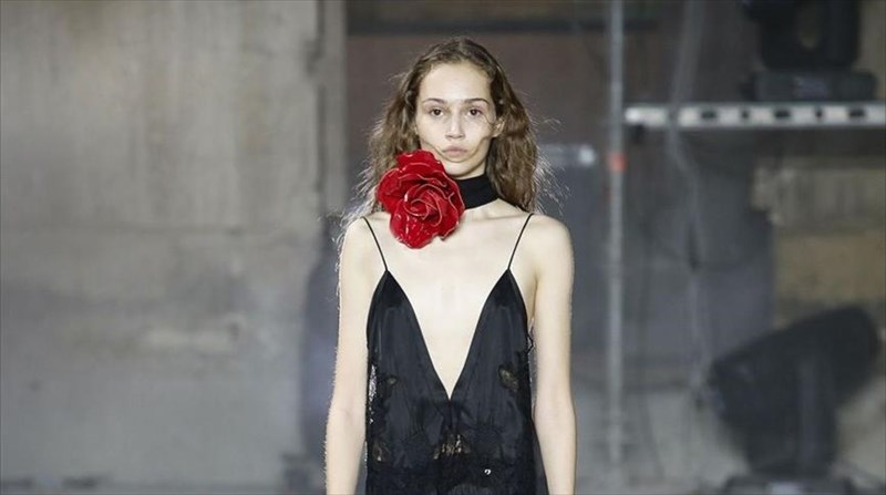 eseis-akomi-na-foresete-mpoutoniera