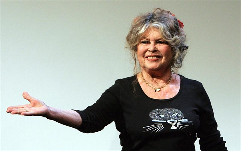 i-brigitte-bardot-theorei-to-kinima-metoo-upokritiko