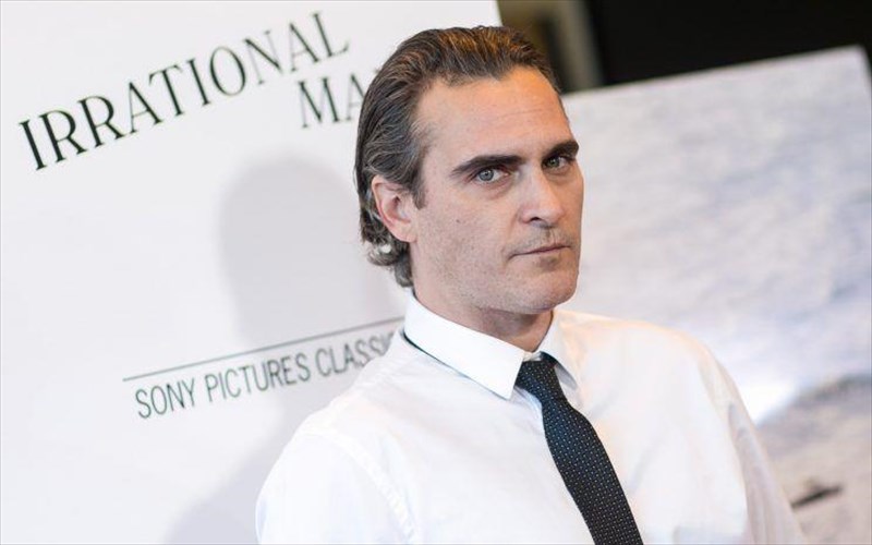 pura-kata-Joaquin-phoenix-apo-idruma-atomon-me-eidikes-anagkes