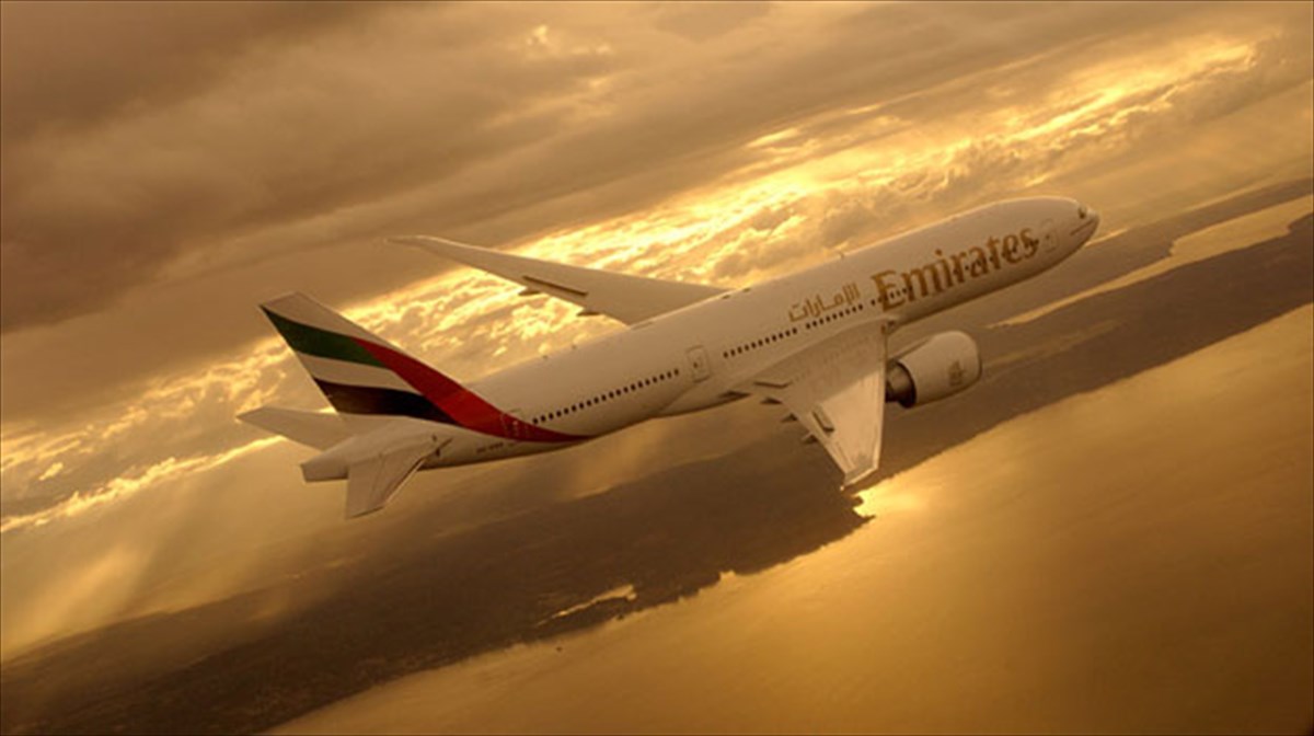 i-emirates-airline-auksanei-tis-ptiseis-tis-pros-ti-saoudiki-arabia