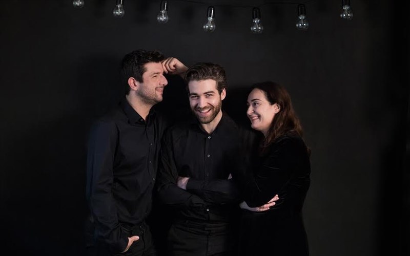 aristos-apo-tin-goo-theatre-company-sto-neo-kosmo