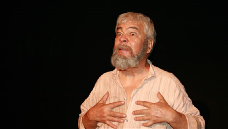 i-alithini-apologia-tou-sokrati-me-ton-gianni-mortzo