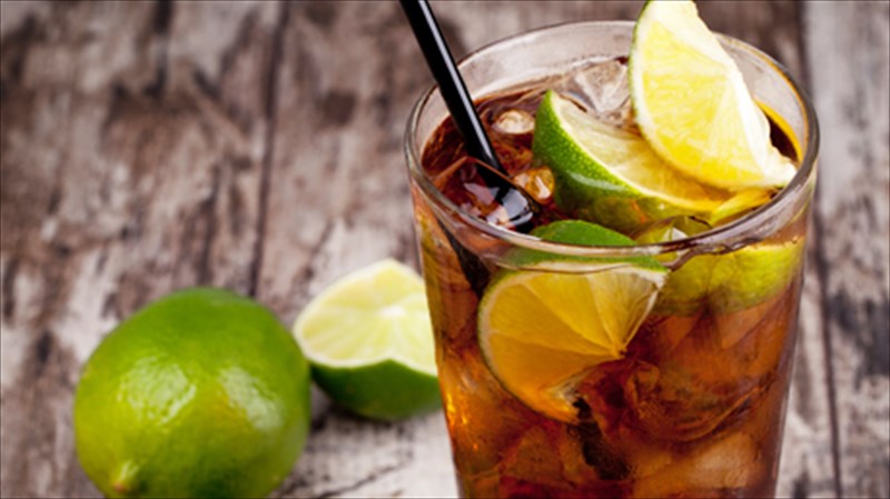 cuba-libre-ena-antriko-poto