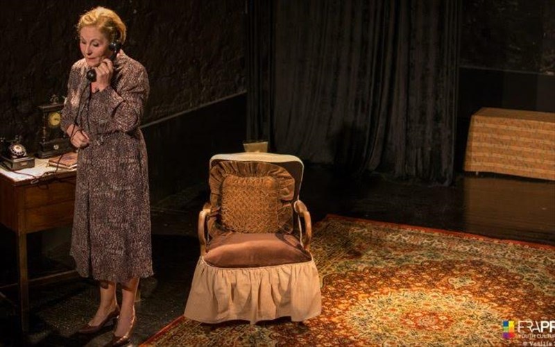 i-proika-me-tin-stella-papadimitriou-sto-theatro-tis-imeras