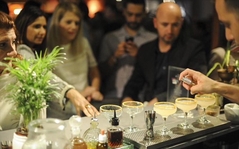 world-class-roadshow-to-taksidi-sunexizetai