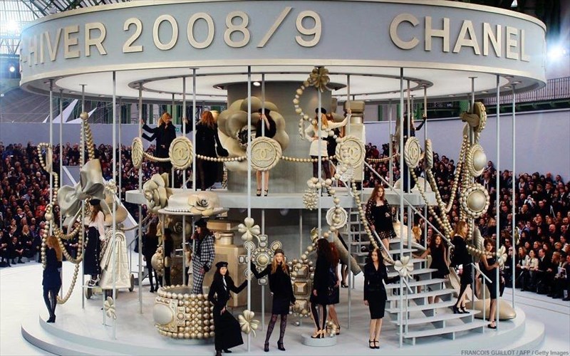 poios-oikos-modas-anelabe-tin-anakainisi-tou-grand-palais-sto-parisi