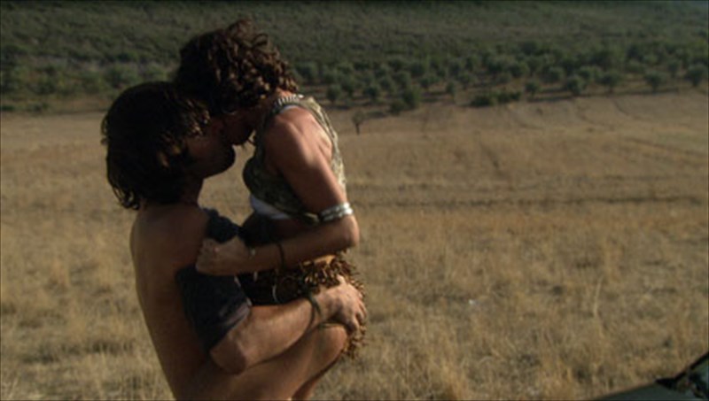 sugxroni-elliniki-pragmatikotita-me-diethni-anagnorisi