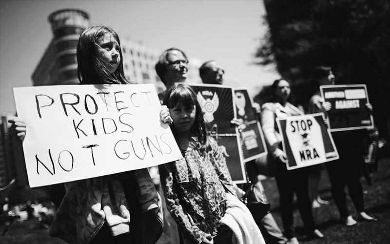 dorees-apo-tous-clooney-steven-spielberg-kai-allous-kata-tis-oplokatoxis