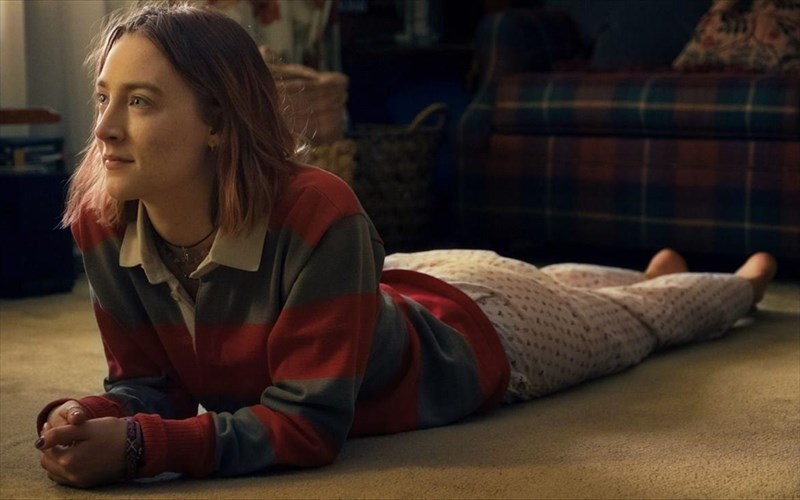 to-lady-bird-einai-enas-xamilofonos-thriambos-sta-fetina-brabeia